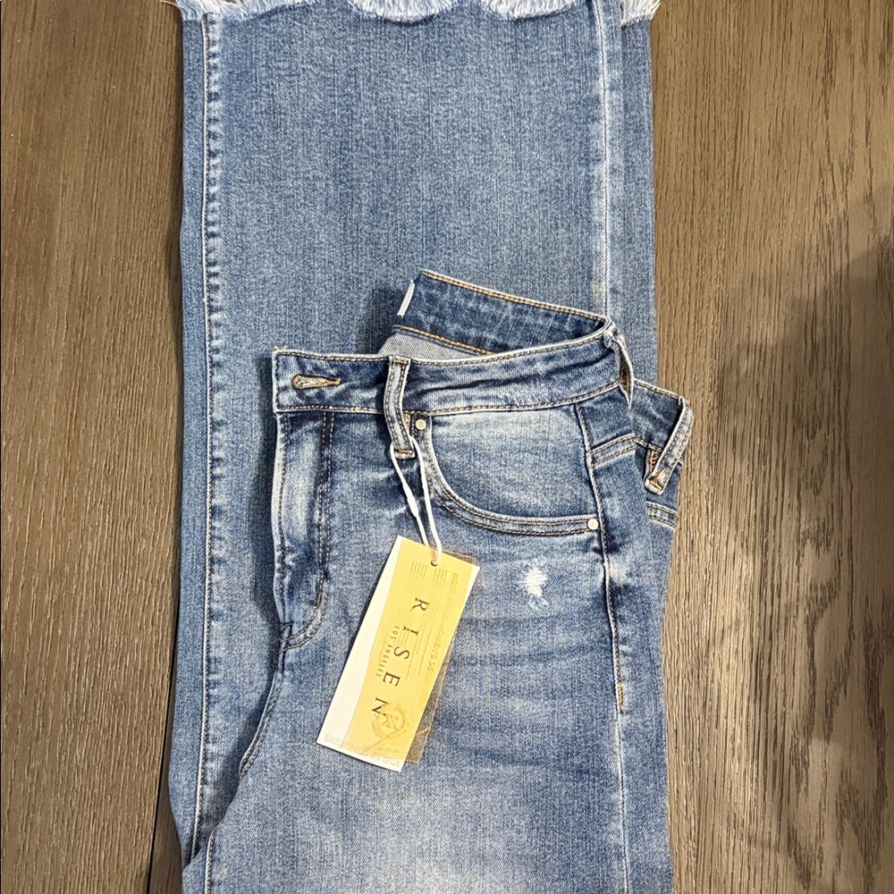 Risen Women's Light Blue Cropped Jeans